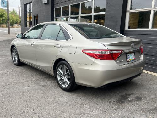 2017 TOYOTA Camry SE