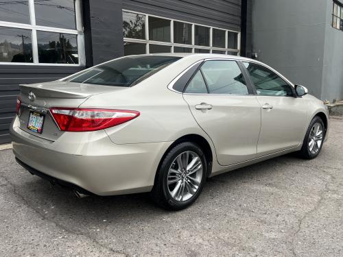 2017 TOYOTA Camry SE