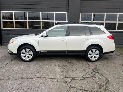 2011 SUBARU Outback 2.5 Premium