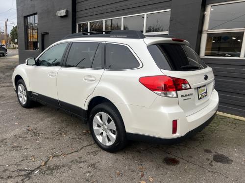 2011 SUBARU Outback 2.5 Premium