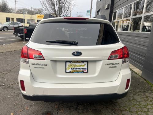 2011 SUBARU Outback 2.5 Premium