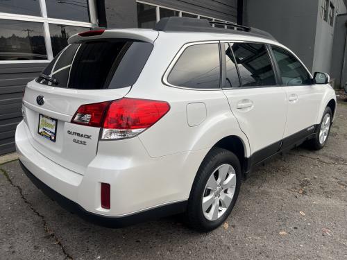 2011 SUBARU Outback 2.5 Premium