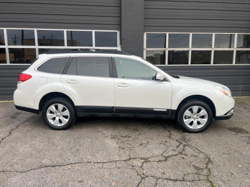 2011 SUBARU Outback 2.5 Premium