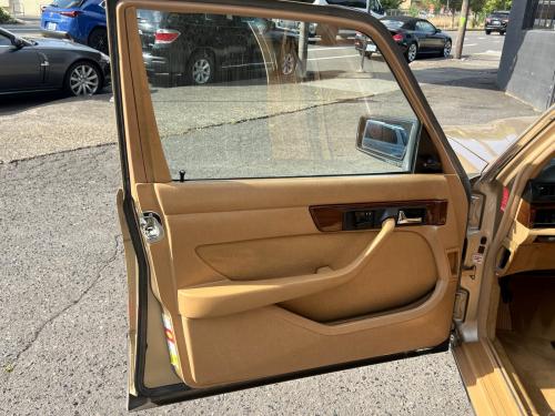 1985 MERCEDES BENZ 380SE