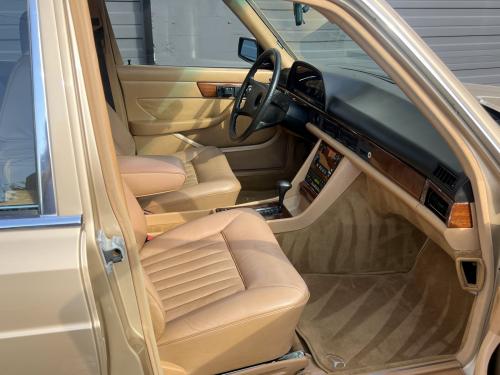 1985 MERCEDES BENZ 380SE