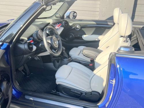 2019 MINI Cooper convertible Iconic Edition